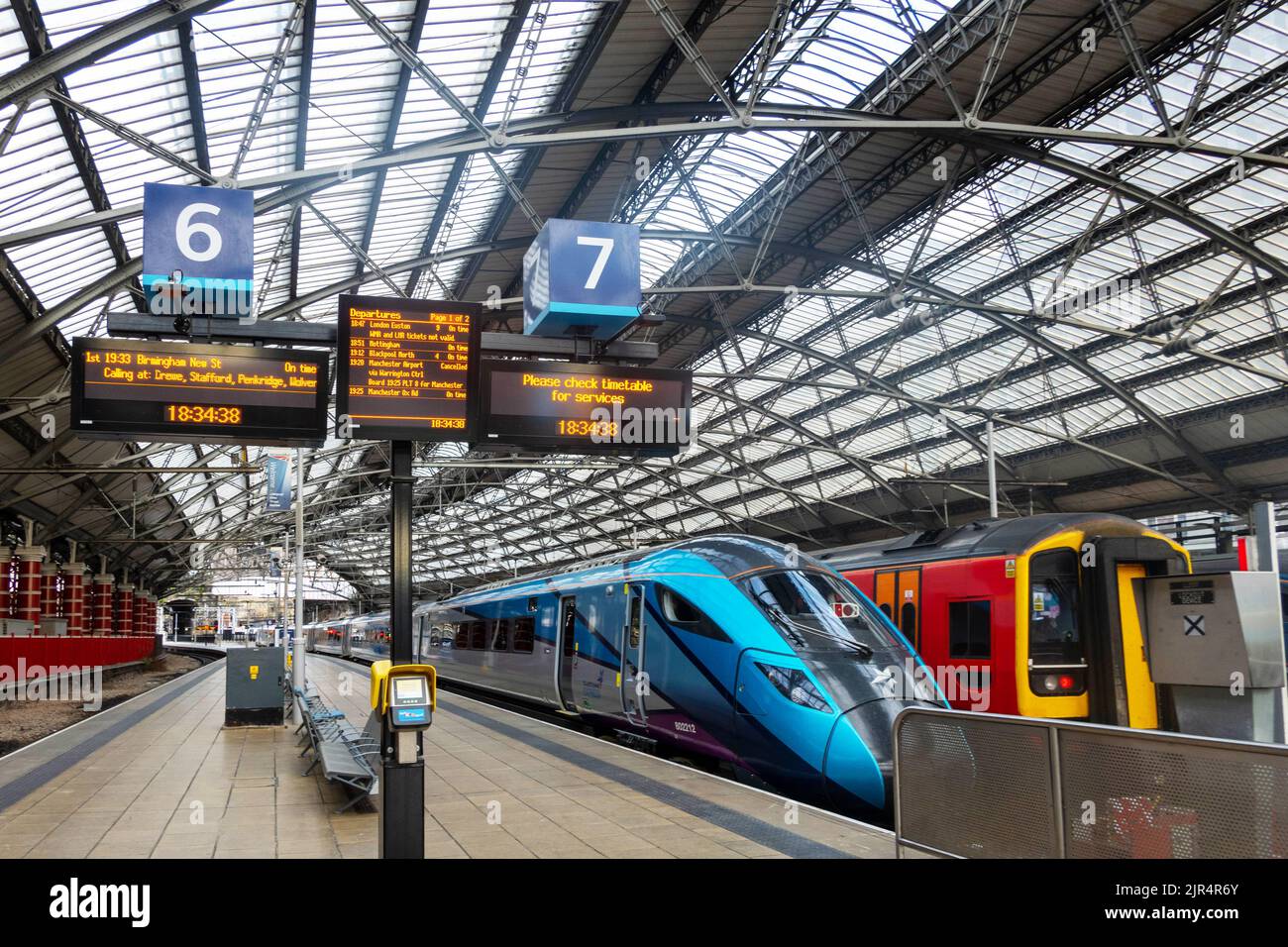Lime Street Rail Station in Liverpool Stock Photo