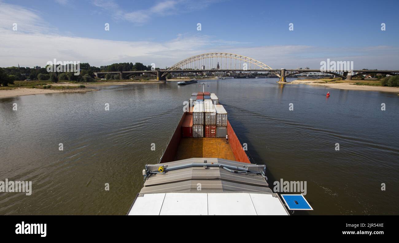 2022-08-22 10:50:11 NIJMEGEN - Containers on board an inland vessel on the river Waal near the Waalbrug near Nijmegen. Due to the low water levels in the Rhine, inland vessels can carry less cargo. ANP VINCENT JANNINK netherlands out - belgium out Stock Photo