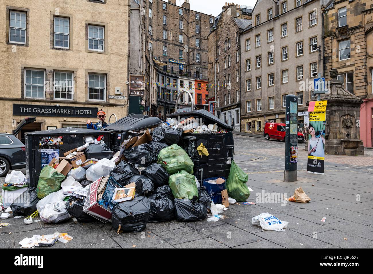 Due bin collection hires stock photography and images Alamy