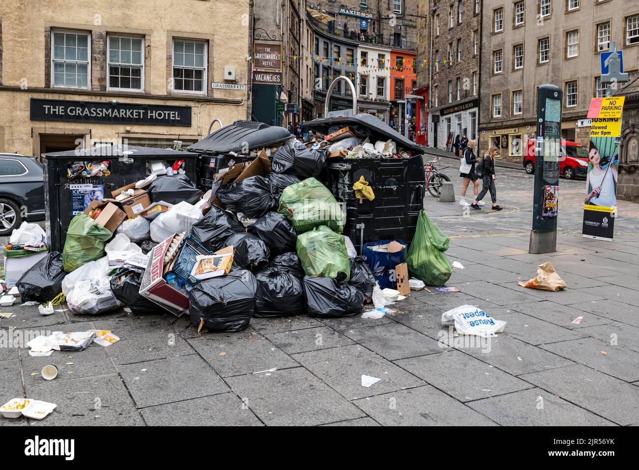Edinburgh, Scotland, UK, 22nd August 2022. Waste collection binmen