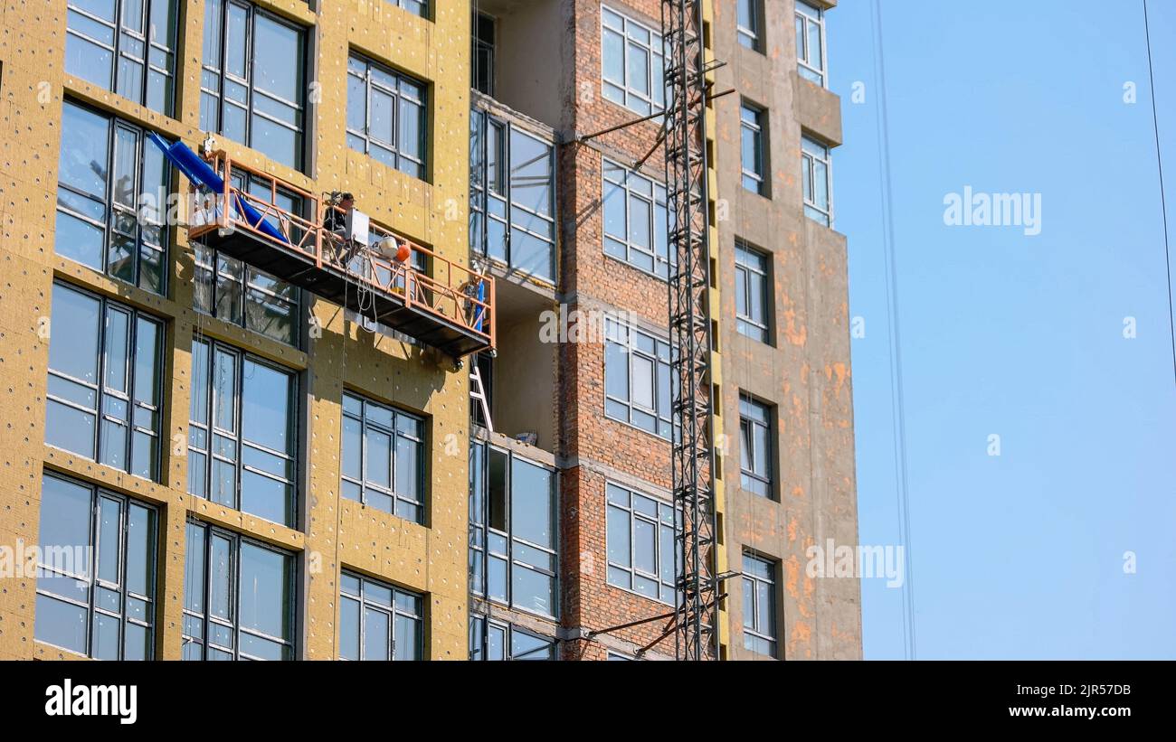 Construction building and lifting platform with worker on board