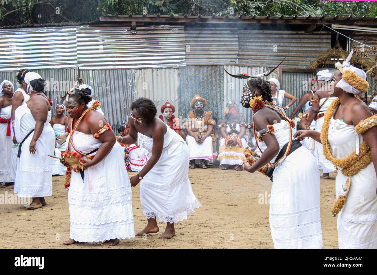 Initiation to the Gabonese feminine rite 'Ndjembe' in the Okala