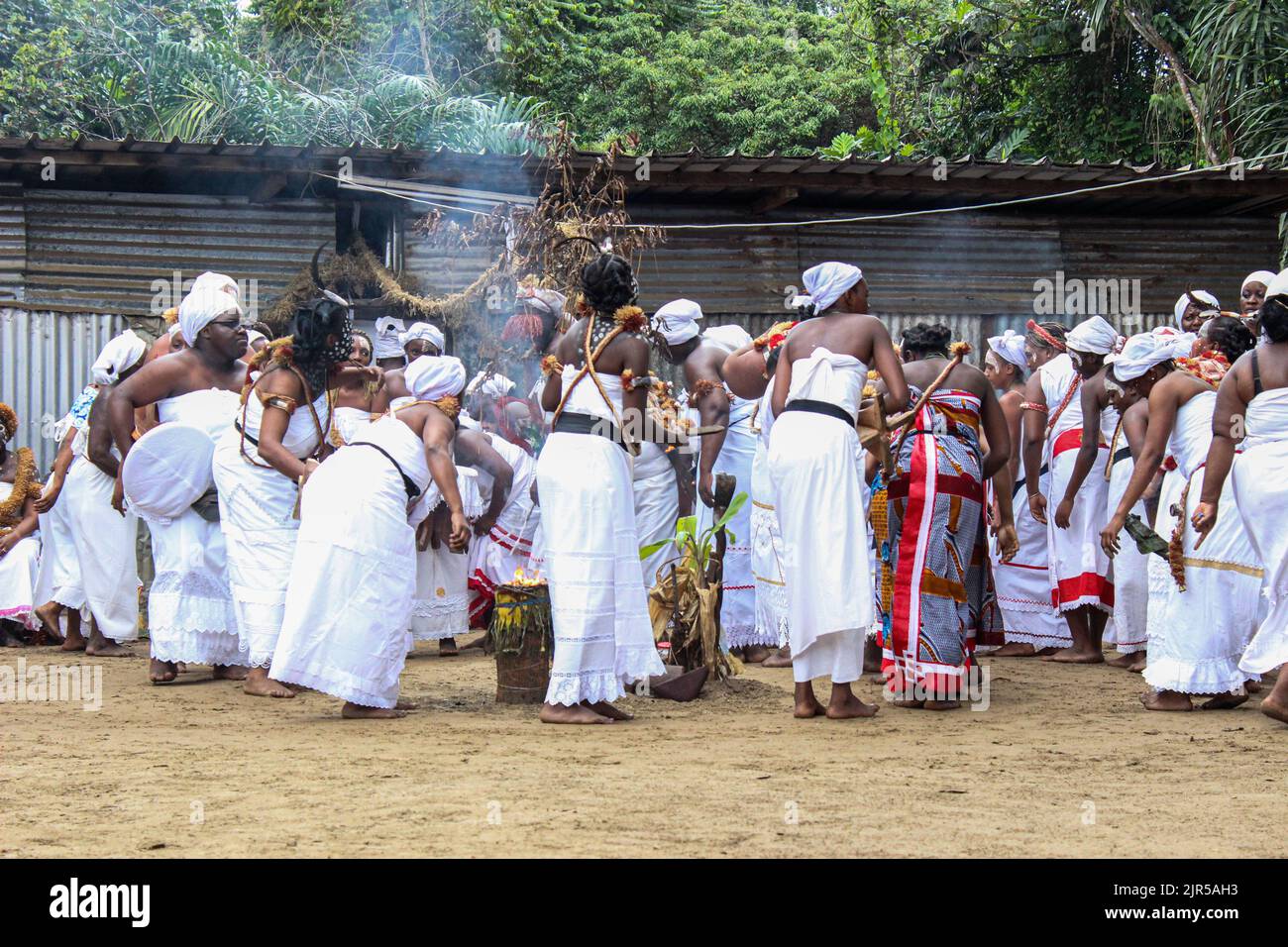 Initiation to the Gabonese feminine rite 'Ndjembe' in the Okala