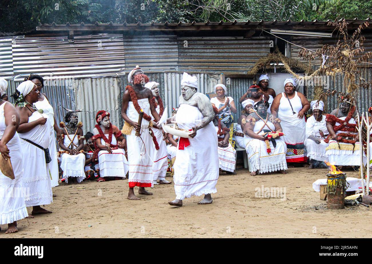 Femmes africaines hi-res stock photography and images - Alamy