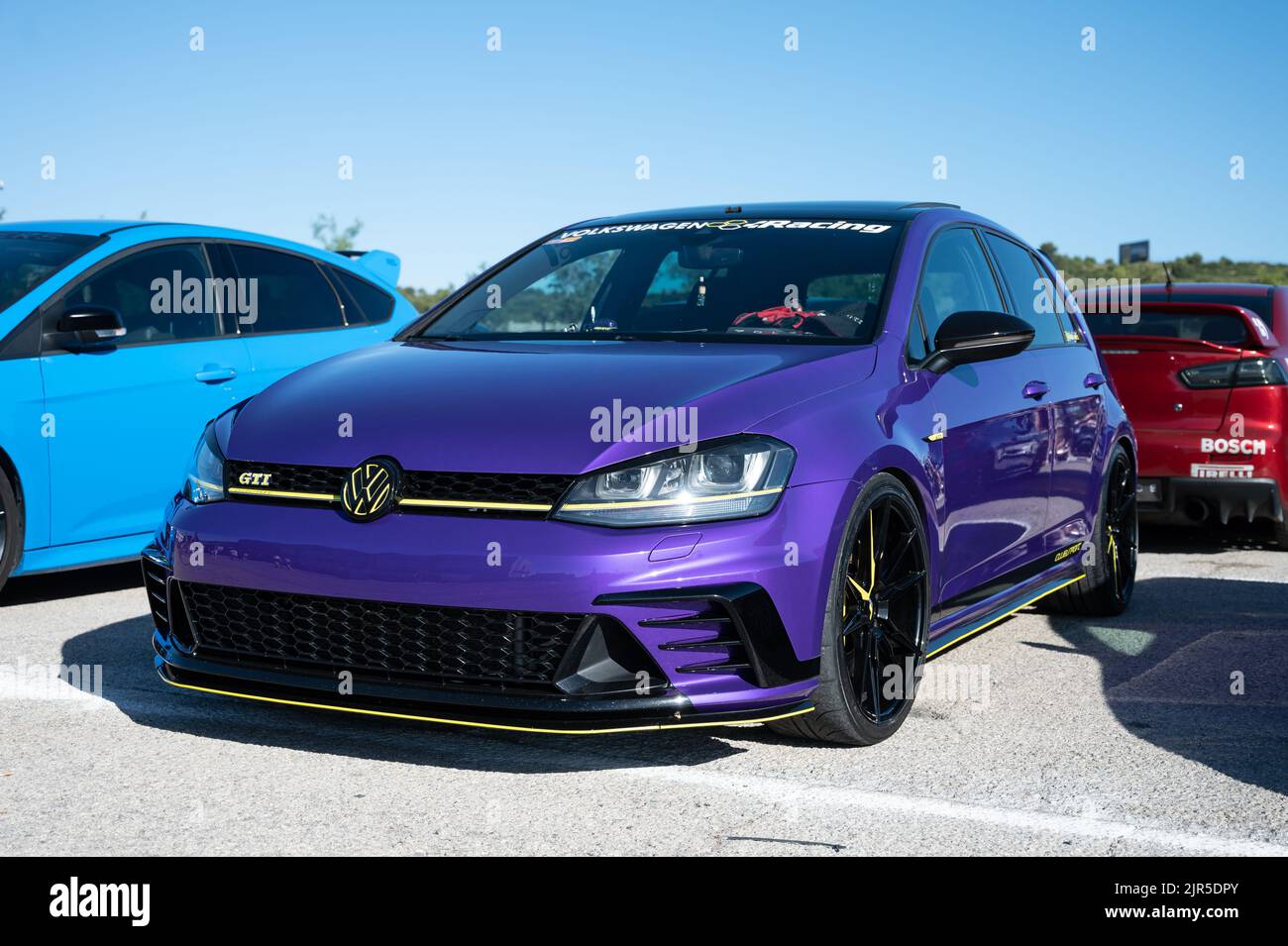 Purple volkswagen hi-res stock photography and images - Alamy