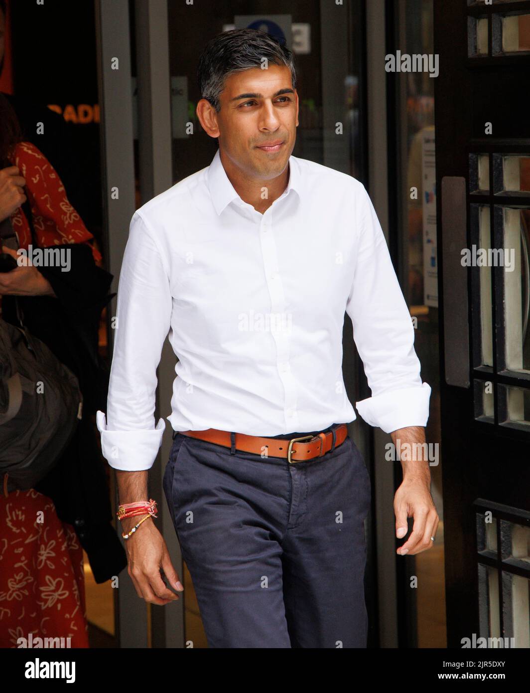 London, UK. 22nd Aug, 2022. Conservative Leadership candidate, Rishi Sunak, leaves the BBC after giving an interview to Vanessa Feltz. Credit: Mark Thomas/Alamy Live News Stock Photo