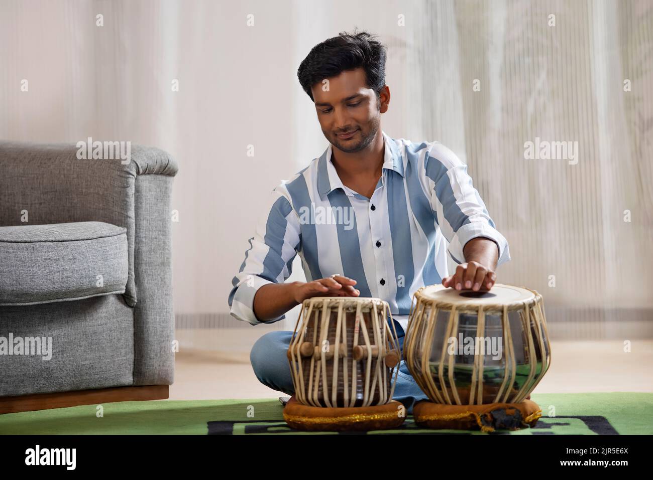Man playing tabla hires stock photography and images Alamy