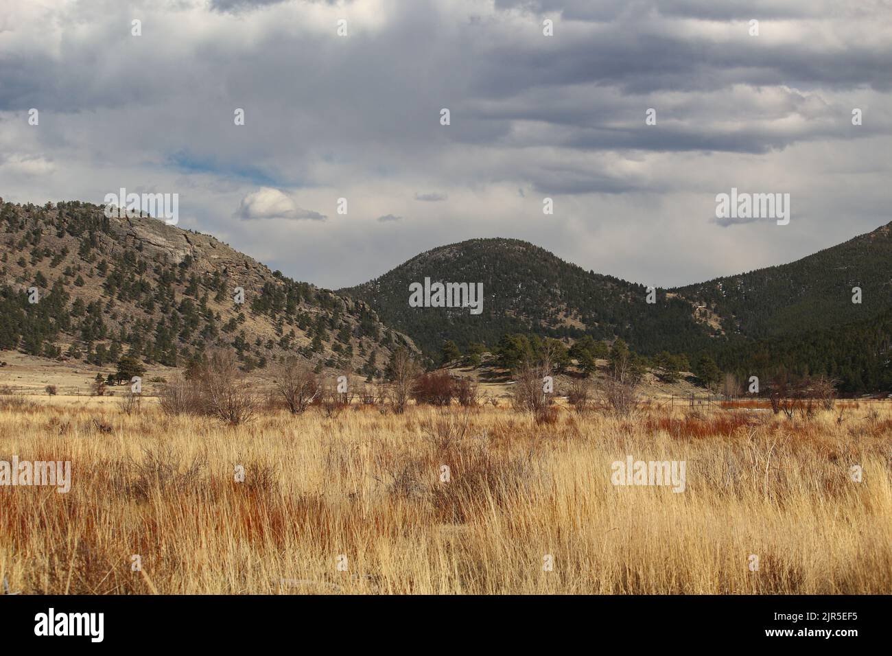 The storm clouds roll in over Rocky Mountain in National Park Stock ...