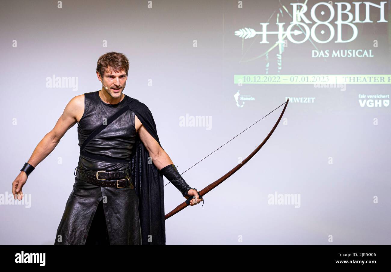 Hanover, Germany. 22nd Aug, 2022. Musical actor Friedrich Rau (role: Robin  Hood) plays a scene at the press conference for the musical "Robin Hood".  The musical will be seen in Hamelin from