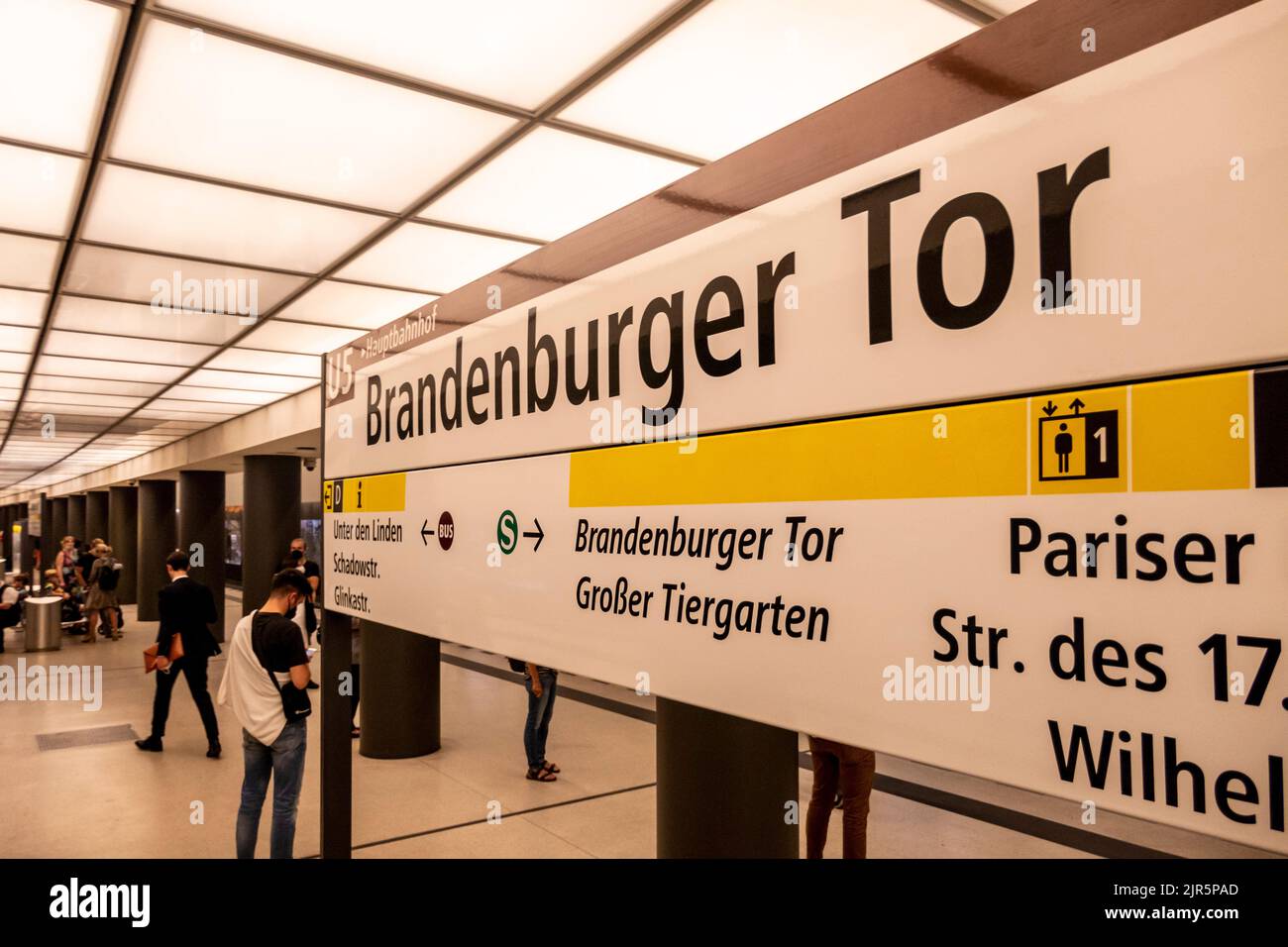 U-Bahn Station , Brandenburger Tor, U5, Berlin Stock Photo - Alamy