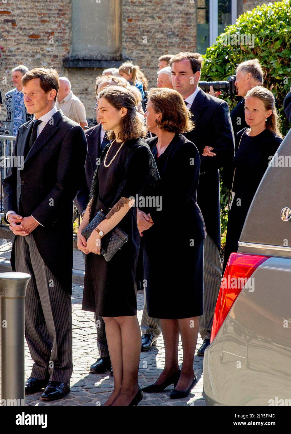 Prince Philippe and Princess Laetitia Rolin de Linge Princess Yolande de Linge and Paul Weingarten Princess Elisabeth de Ligne and Baron Baudouin Gilles de Pelichy arrive at the l eglise Saint-Pierre in Belil, on August 22, 2022, to attend the funeral of Prince Wauthier de Ligne (10-07-1952/15-08-2022), he was the First Cousin of the Grand Duke of Luxembourg Photo: Albert Nieboer/Netherlands OUT/Point de Vue OUT Stock Photo