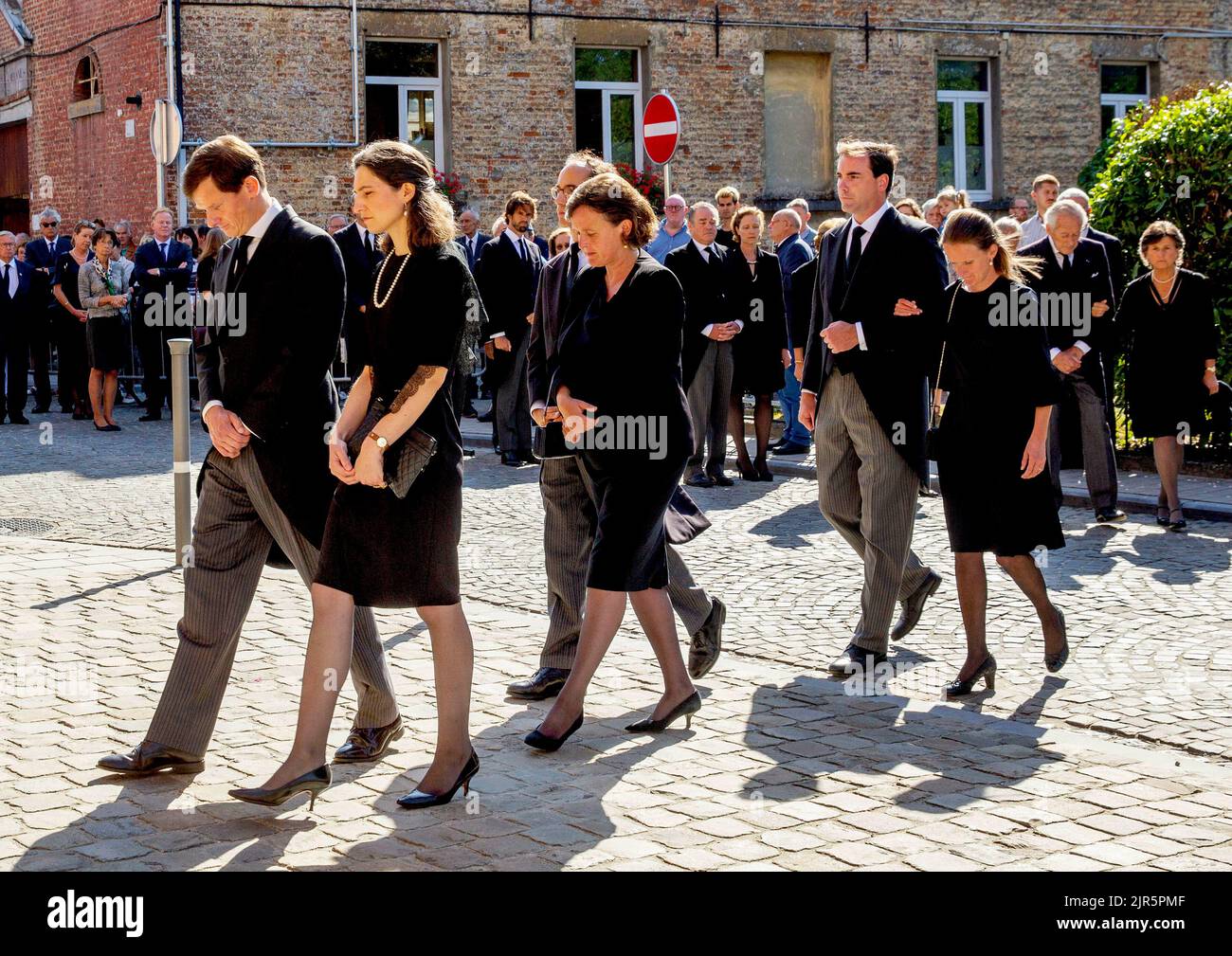 Prince Philippe and Princess Laetitia Rolin de Linge Princess Yolande de Linge and Paul Weingarten Princess Elisabeth de Ligne and Baron Baudouin Gilles de Pelichy arrive at the l eglise Saint-Pierre in Belil, on August 22, 2022, to attend the funeral of Prince Wauthier de Ligne (10-07-1952/15-08-2022), he was the First Cousin of the Grand Duke of Luxembourg Photo: Albert Nieboer/Netherlands OUT/Point de Vue OUT Stock Photo