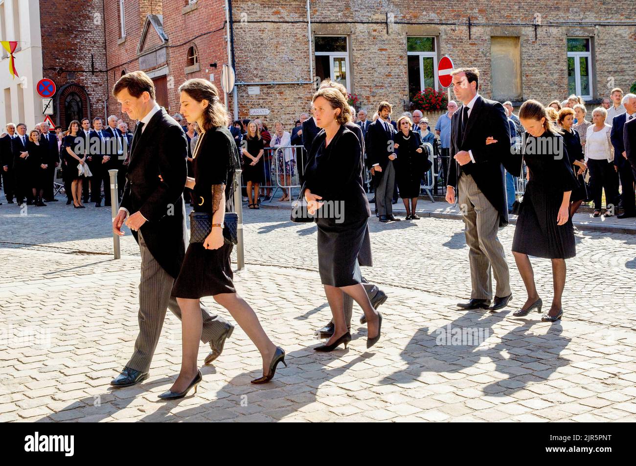Prince Philippe and Princess Laetitia Rolin de Linge Princess Yolande de Linge and Paul Weingarten Princess Elisabeth de Ligne and Baron Baudouin Gilles de Pelichy arrive at the l eglise Saint-Pierre in Belil, on August 22, 2022, to attend the funeral of Prince Wauthier de Ligne (10-07-1952/15-08-2022), he was the First Cousin of the Grand Duke of Luxembourg Photo: Albert Nieboer/Netherlands OUT/Point de Vue OUT Stock Photo