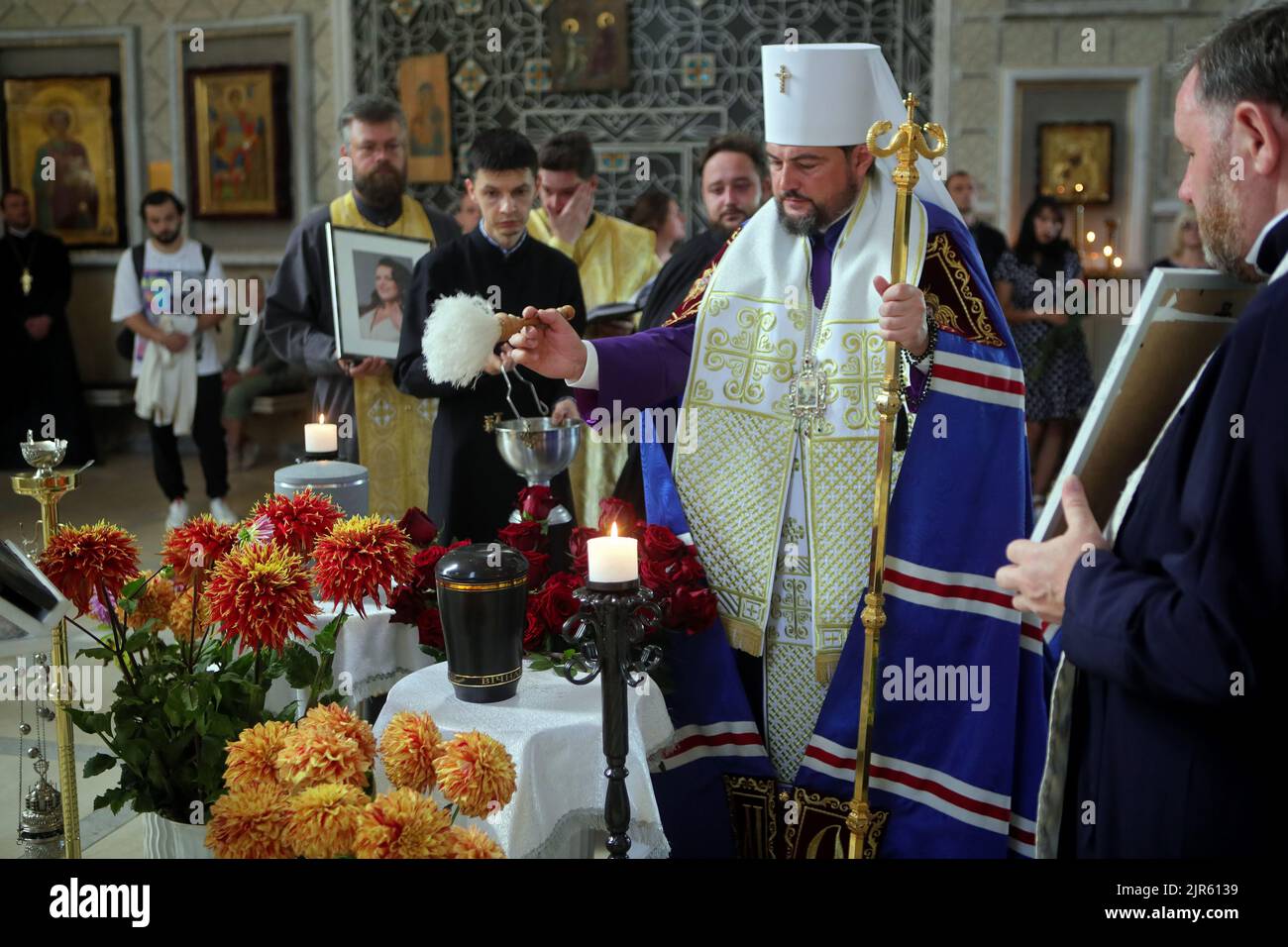 Porno tomosha: uka oshxonada opani sikadi