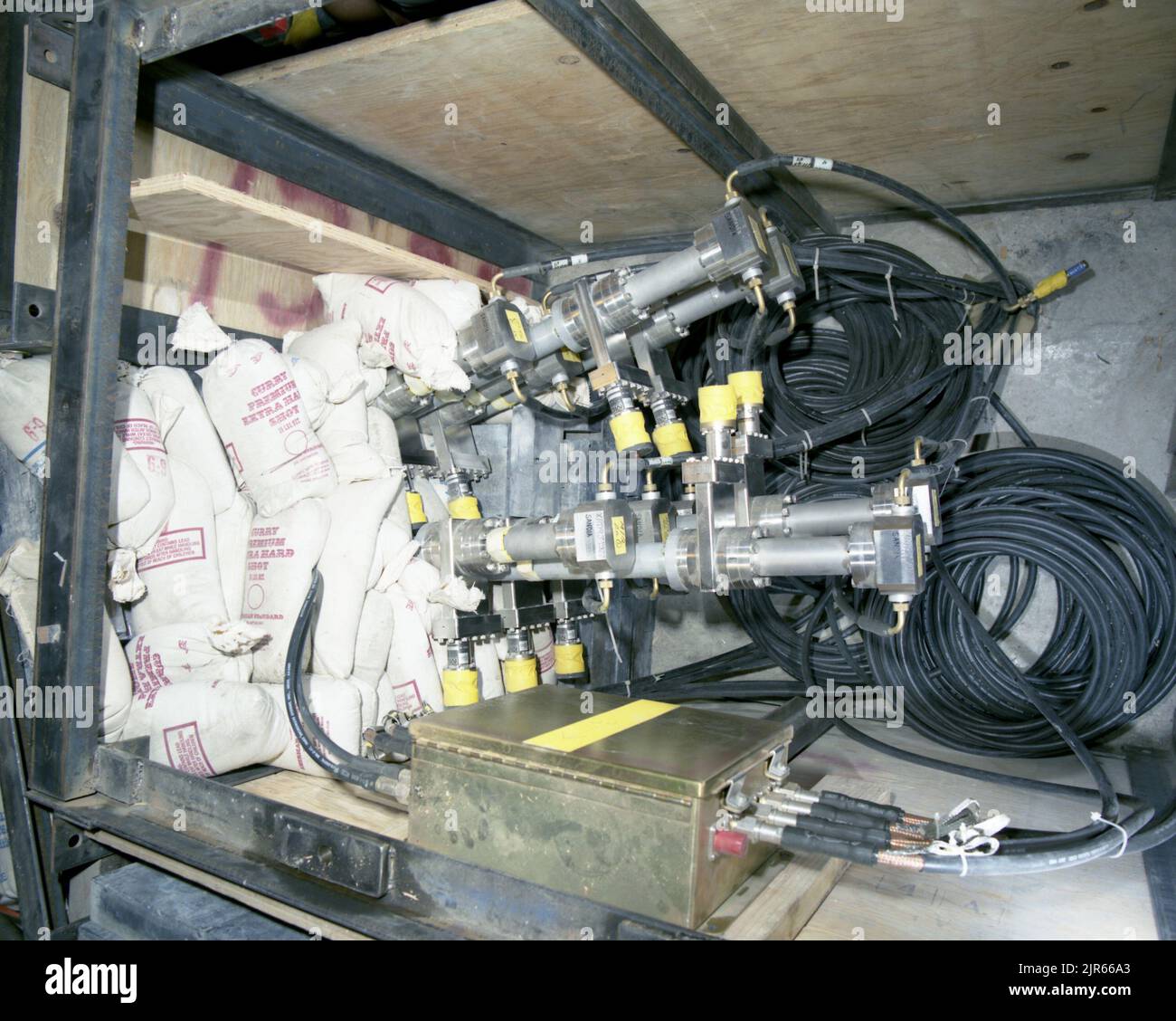 A900625 U12N MINERAL QUARRY LES EXPERIMENT JERRY CHAEL (Project