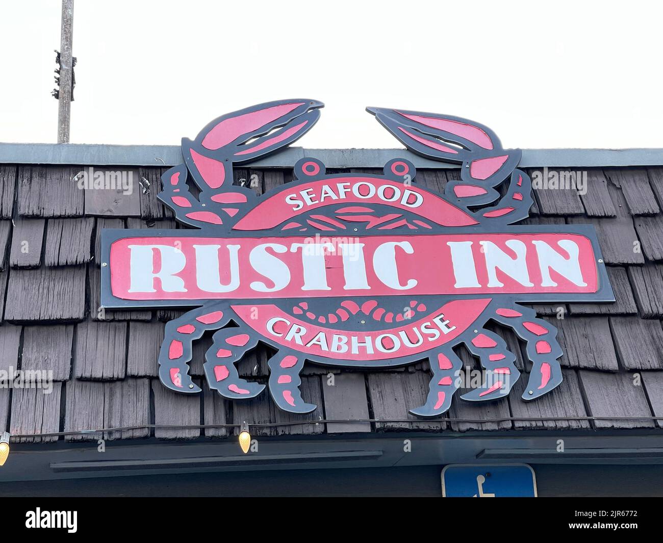 FORT LAUDERDALE, FL - AUGUST 22: Rustic Inn Crabhouse remains packed even after A Florida man died after he caught a bacterial infection from a 'one in a billion' bad oyster, according to a report. The death was traced back to the Rustic Inn Crabhouse in Fort Lauderdale on August 22, 2022 People: Rustic Inn Crabhouse Credit: Storms Media Group/Alamy Live News Stock Photo