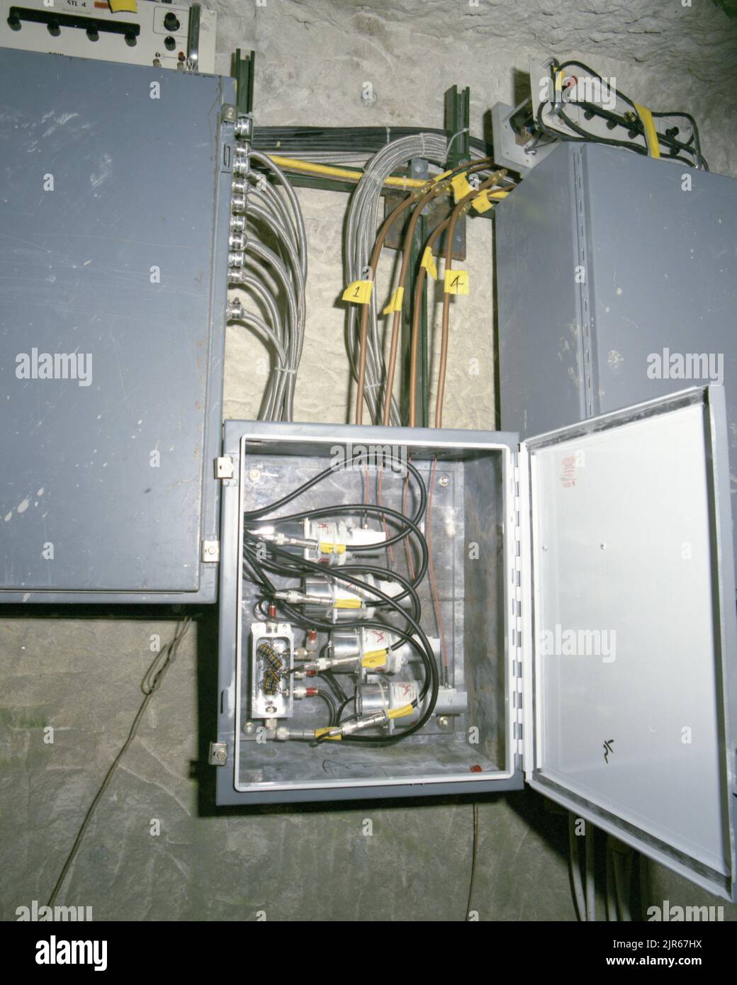 A900333 U12N MINERAL QUARRY FRONTEND EXPERIMENT LOCKWOOD (Project