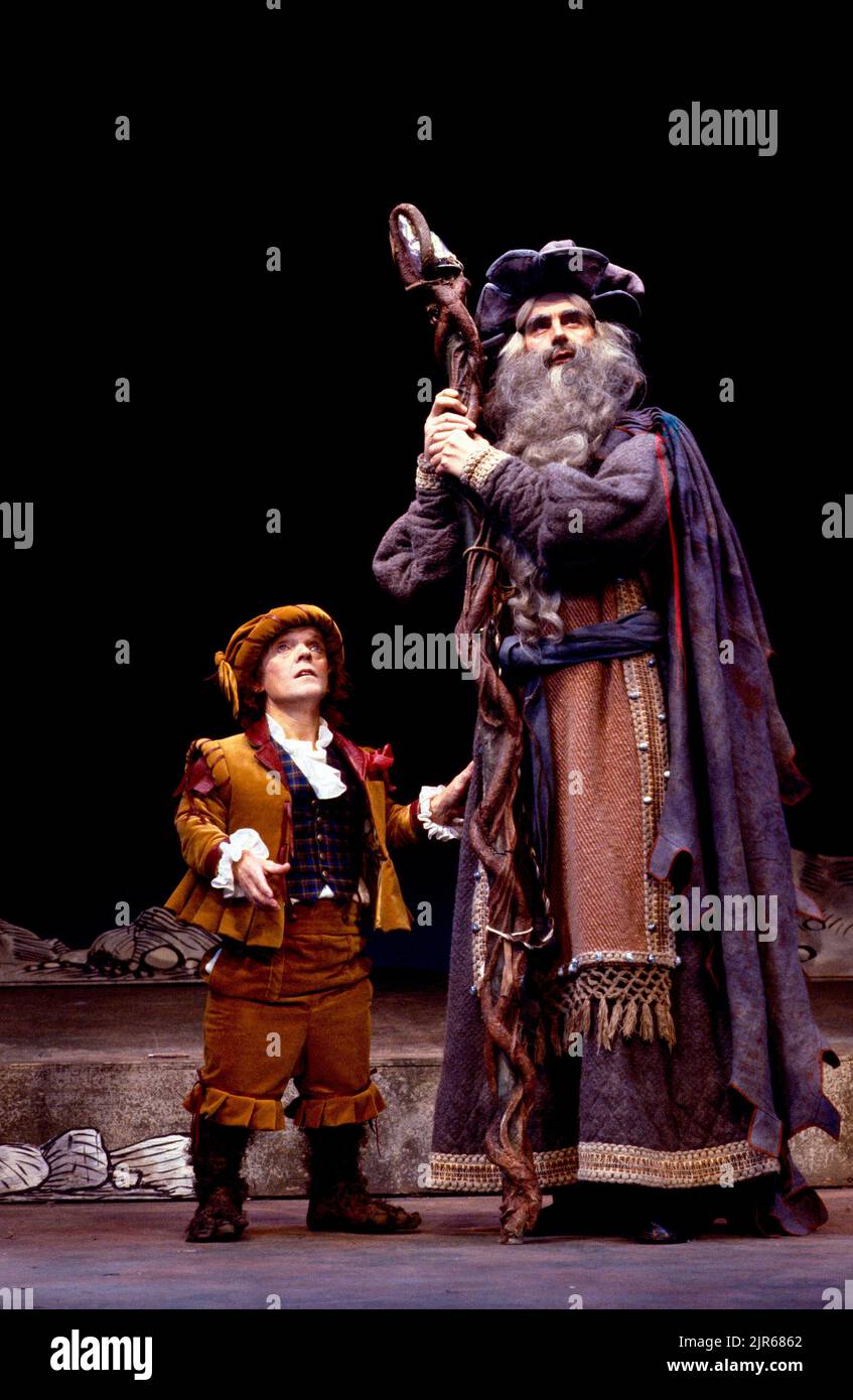 l-r: Malcolm Dixon (Bilbo Baggins), Dudley Long (Gandalf) in THE HOBBIT by Rony Robinson & Graham Watkins at the Fortune Theatre, London WC2  10/12/1986  adapted from the novel by J R R Tolkien  a Theatre Royal, Hanley production  design: Paul Lanham  lighting: Bill Bray  director: Graham Watkins Stock Photo