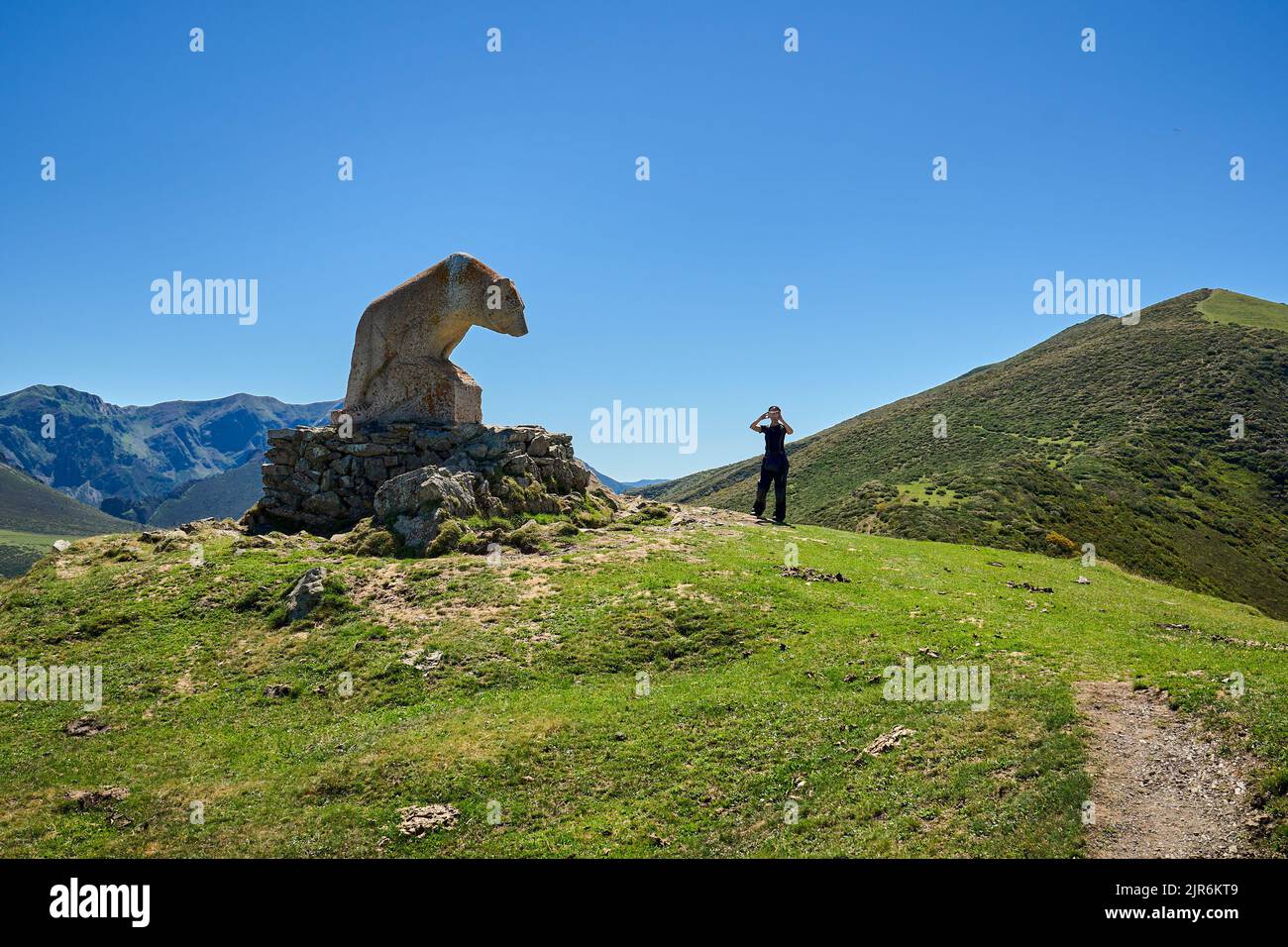 Monument to the Bear, Collado De Llesba Stock Photo Alamy