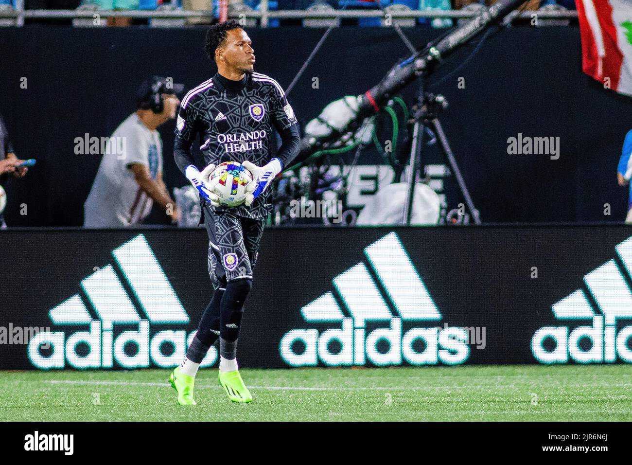 August 21, 2022: Orlando City goalkeeper Pedro Gallese (1) brings the ball into play during the second half against the Charlotte FC in the Major League Soccer match up at Bank of America Stadium in Charlotte, NC. (Scott Kinser) Stock Photo