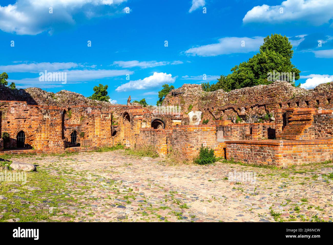 Teutonic Castle ruins (Ruiny zamku krzyżackiego w Toruniu) from 14th century, Torun, Poland Stock Photo