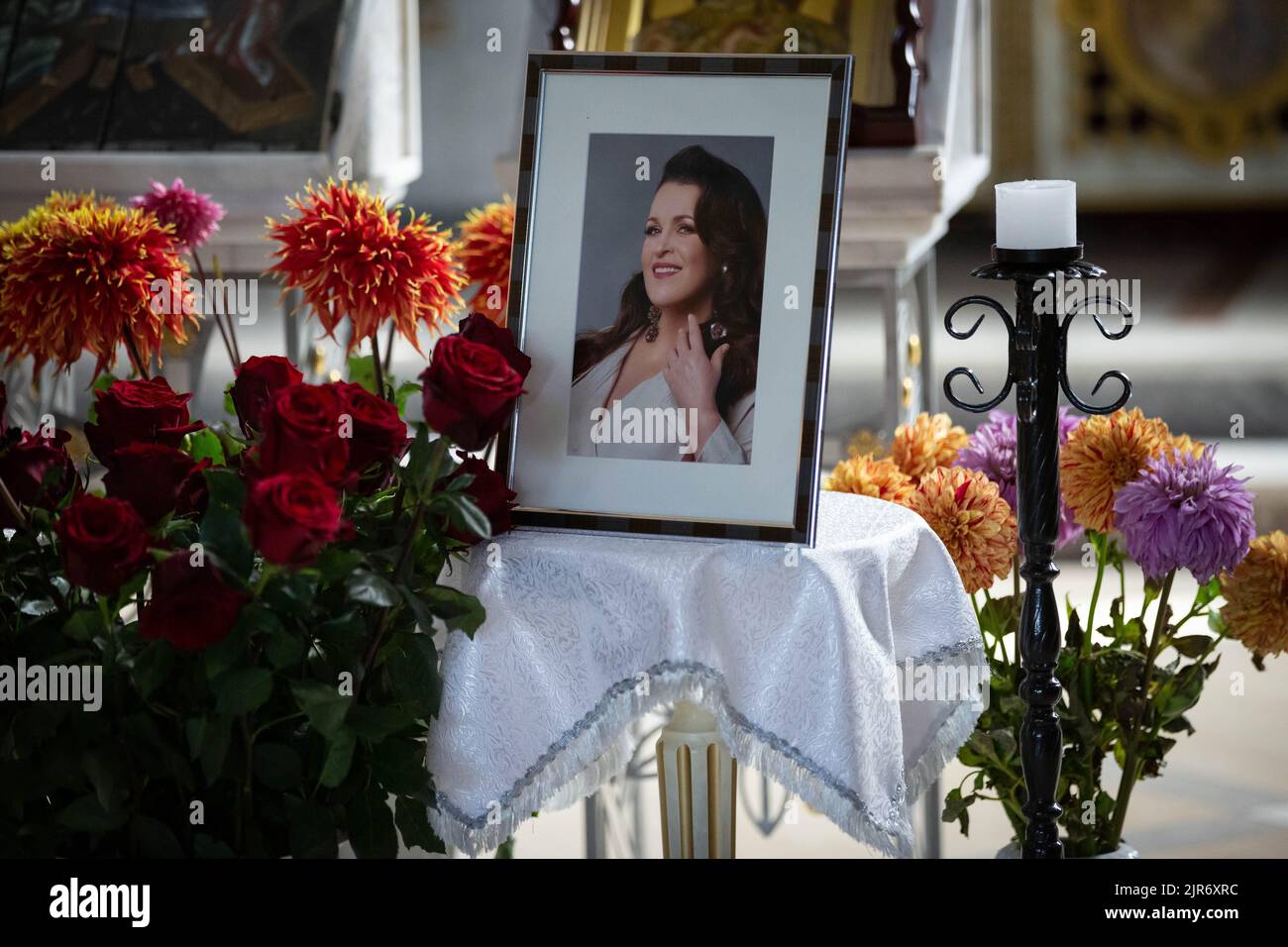 Pornografik ayol erkakka musht tushirmoqda