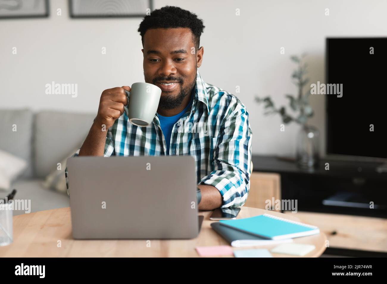 Man working on laptop computer hi-res stock photography and images - Alamy