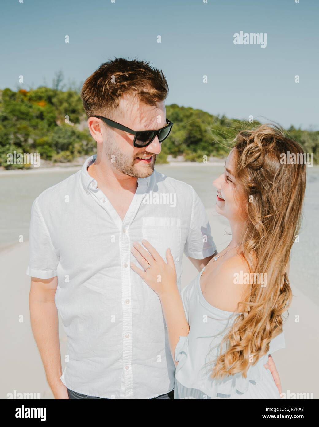 Couple walking along beach in Exuma, Bahamas Stock Photo - Alamy