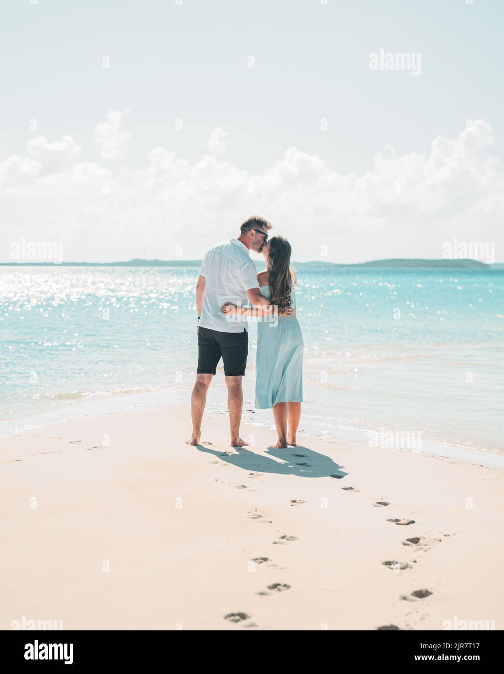 Couple walking along beach in Exuma, Bahamas Stock Photo - Alamy