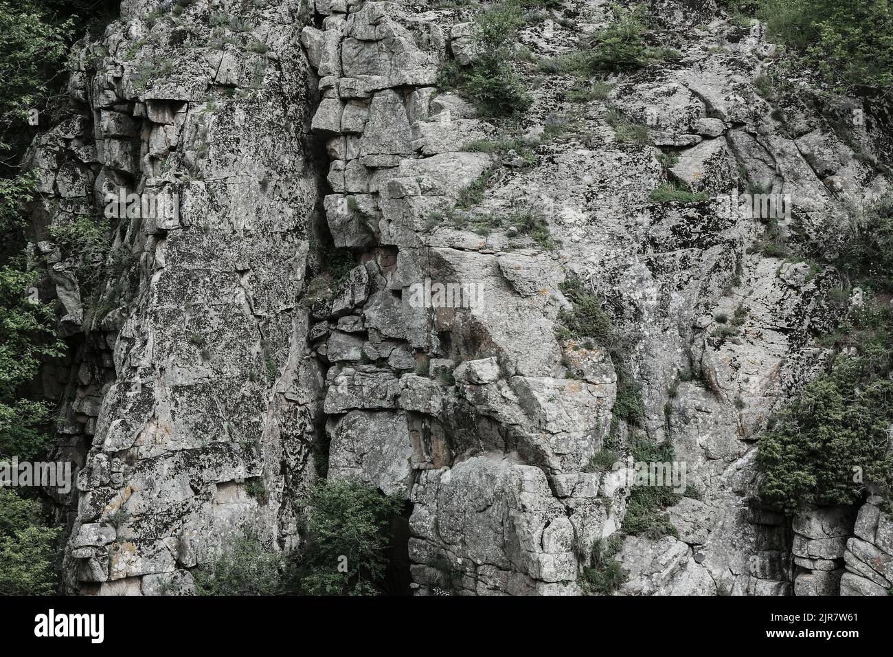 Rocks cliffs trees hi-res stock photography and images - Alamy