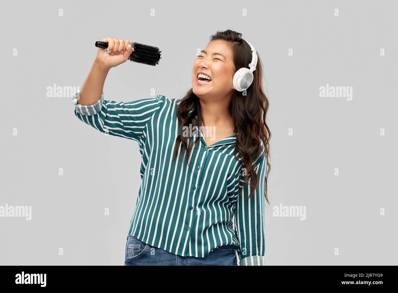 Woman singing hairbrush hi-res stock photography and images - Alamy