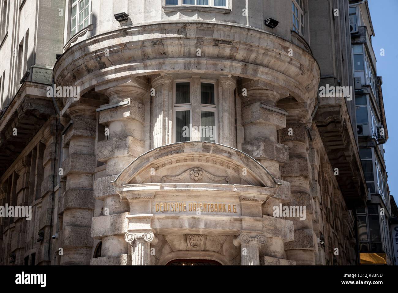 Picture of a sign with the logo of the Deutsche Orientbank on their former office for Istanbul, Turkey, in Istanbul. Deutsche Orientbank (DOB) was a G Stock Photo