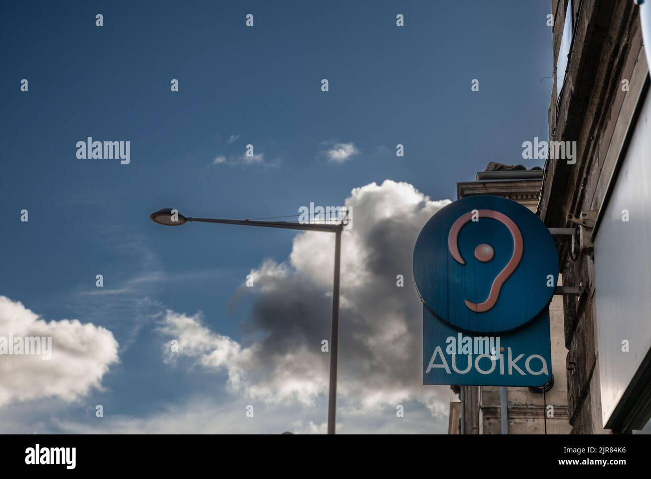 Hearing aids sign hi-res stock photography and images - Alamy