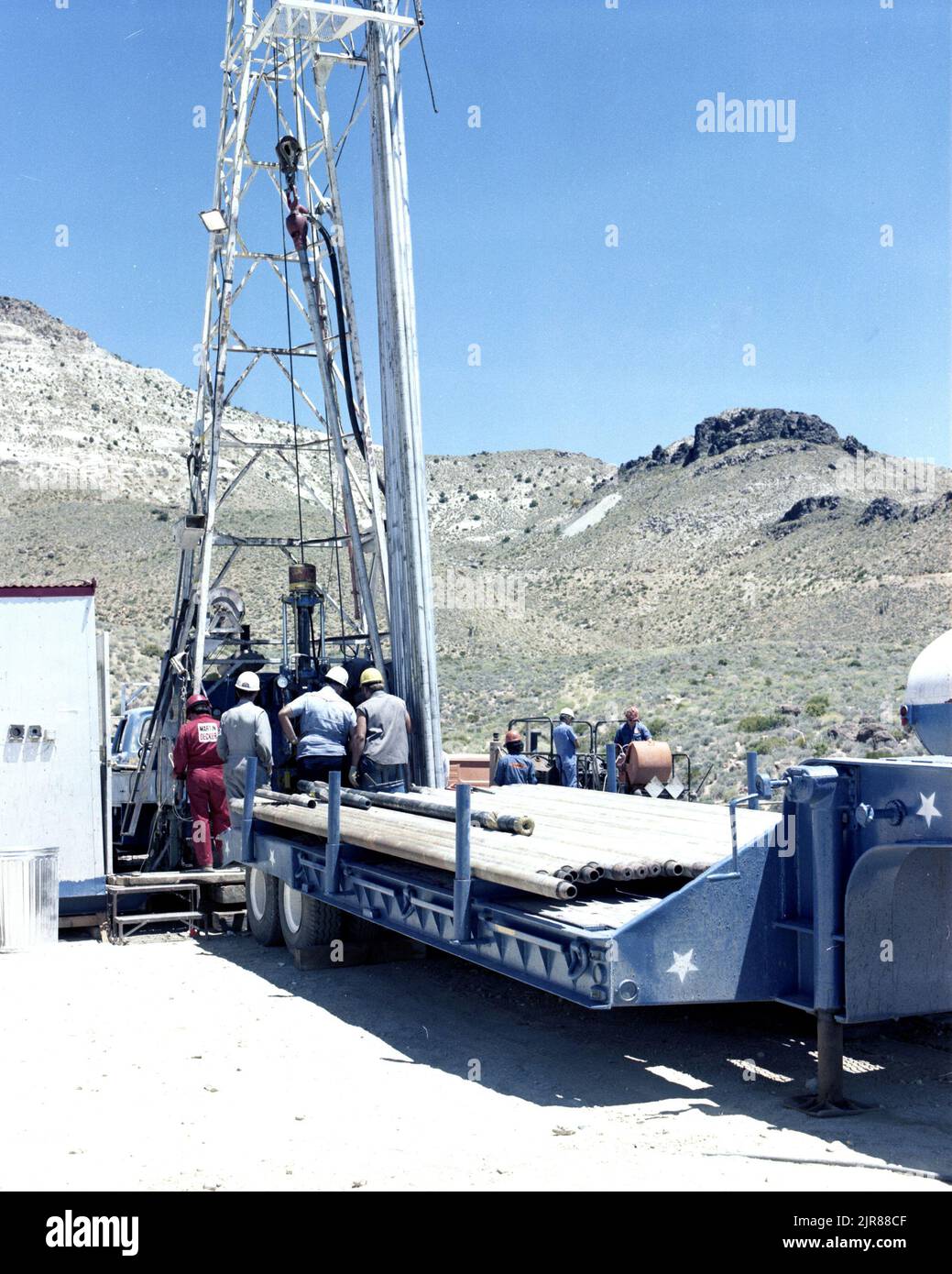 Chain pulleys hires stock photography and images Alamy