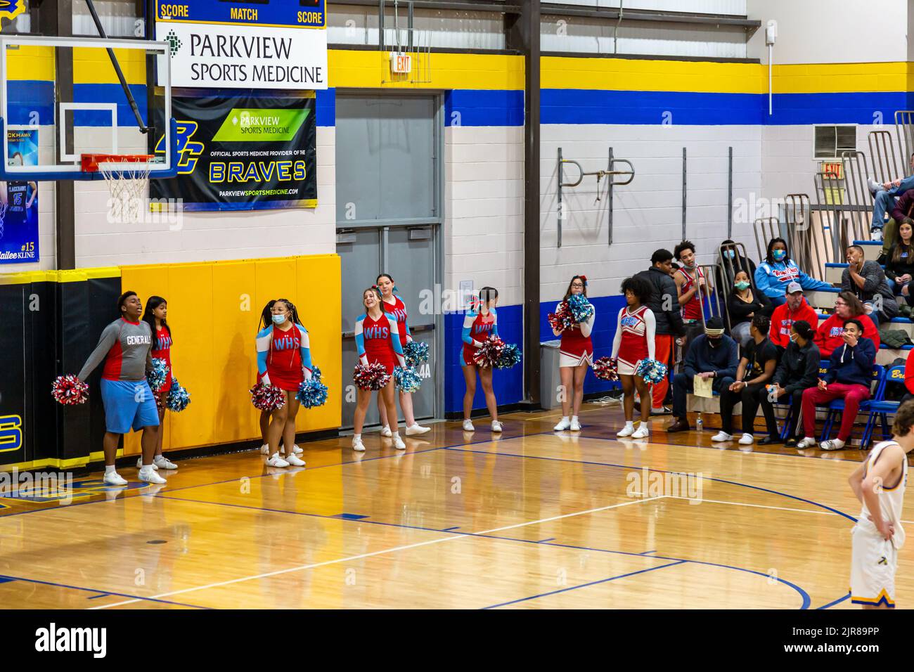 High school basketball game crowd hi-res stock photography and images -  Alamy