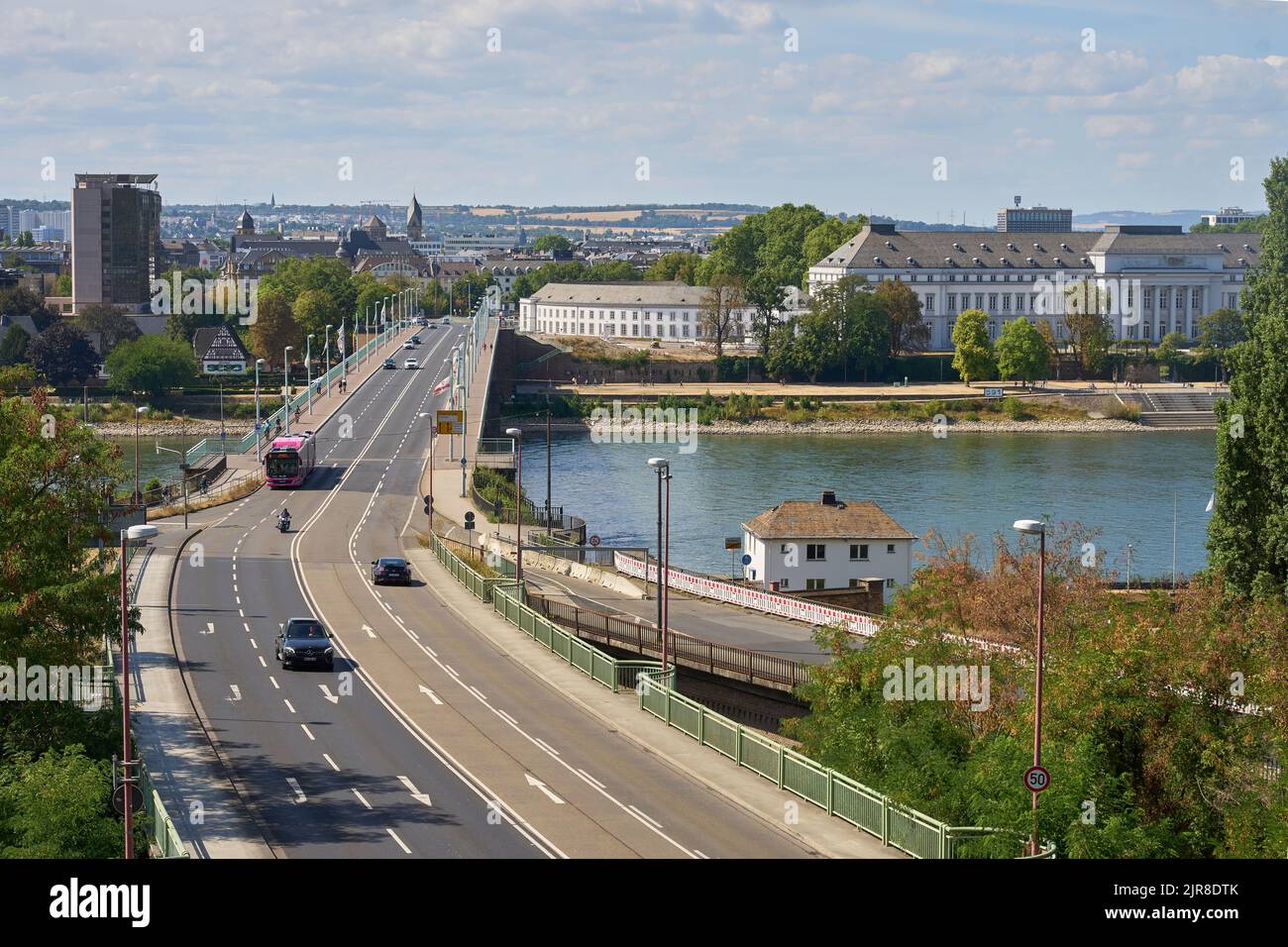 Koblenz, Germany. 21st Aug, 2022. The Pfaffendorfer Bridge in Koblenz, where around 40,000 vehicles cross the Rhine every day. The construction costs are estimated at around 149 million euros over a construction period of five years. (to dpa 'Dilapidated bridges slow down traffic - more Rhine bridges wanted') Credit: Thomas Frey/dpa/Alamy Live News Stock Photo