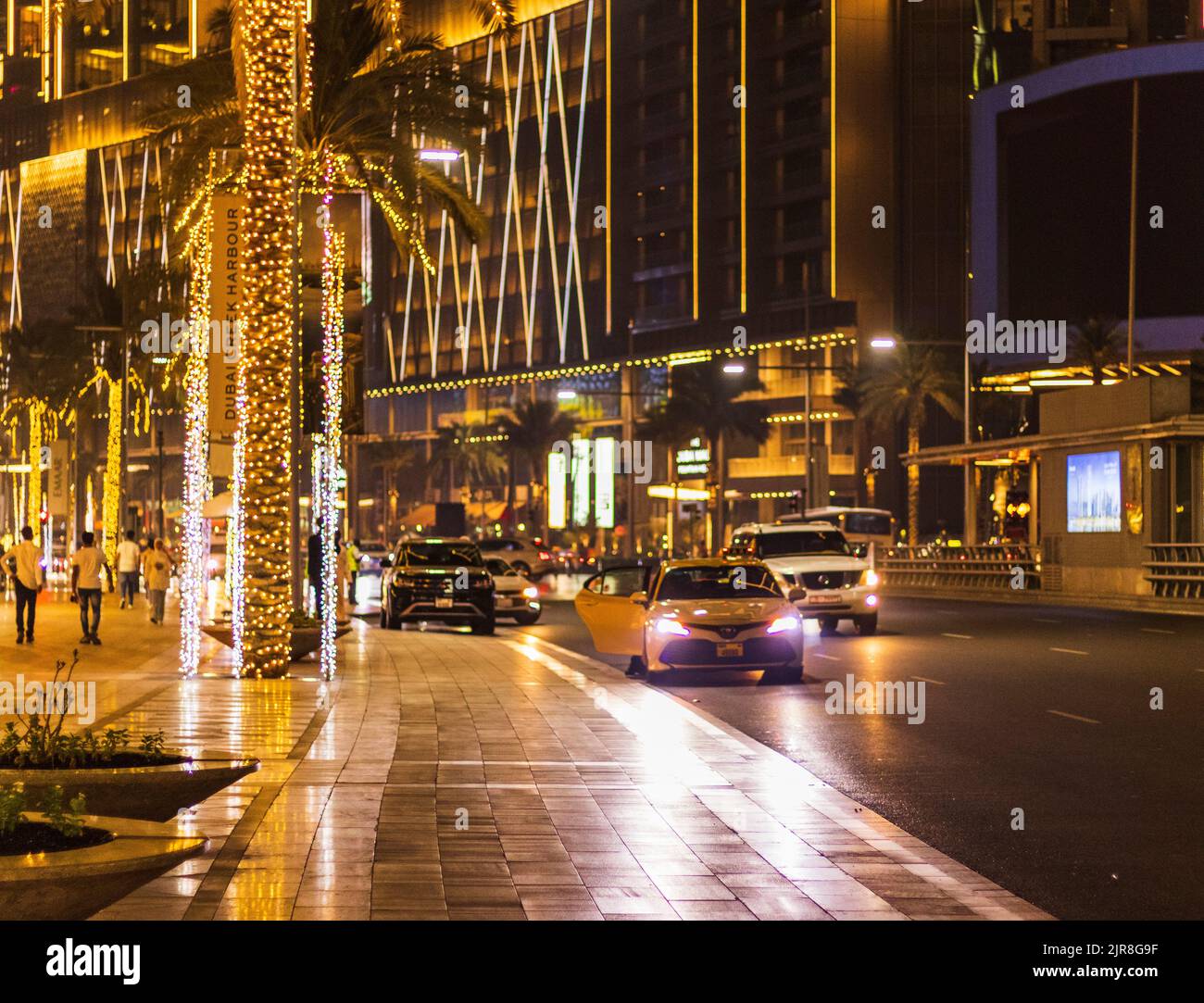 Woman view downtown dubai hi-res stock photography and images - Alamy