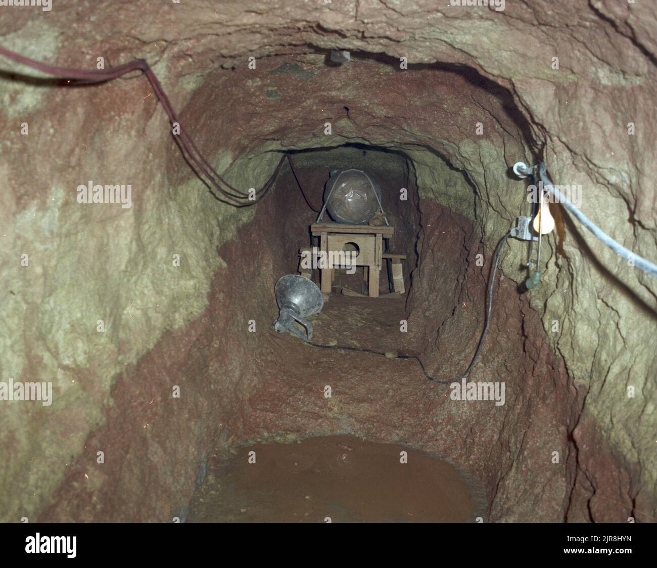 A770978 U12G PUFF-N-TUFF SPHERE PLACEMENT J. TALBOT (PROJECT ENGINEER ...