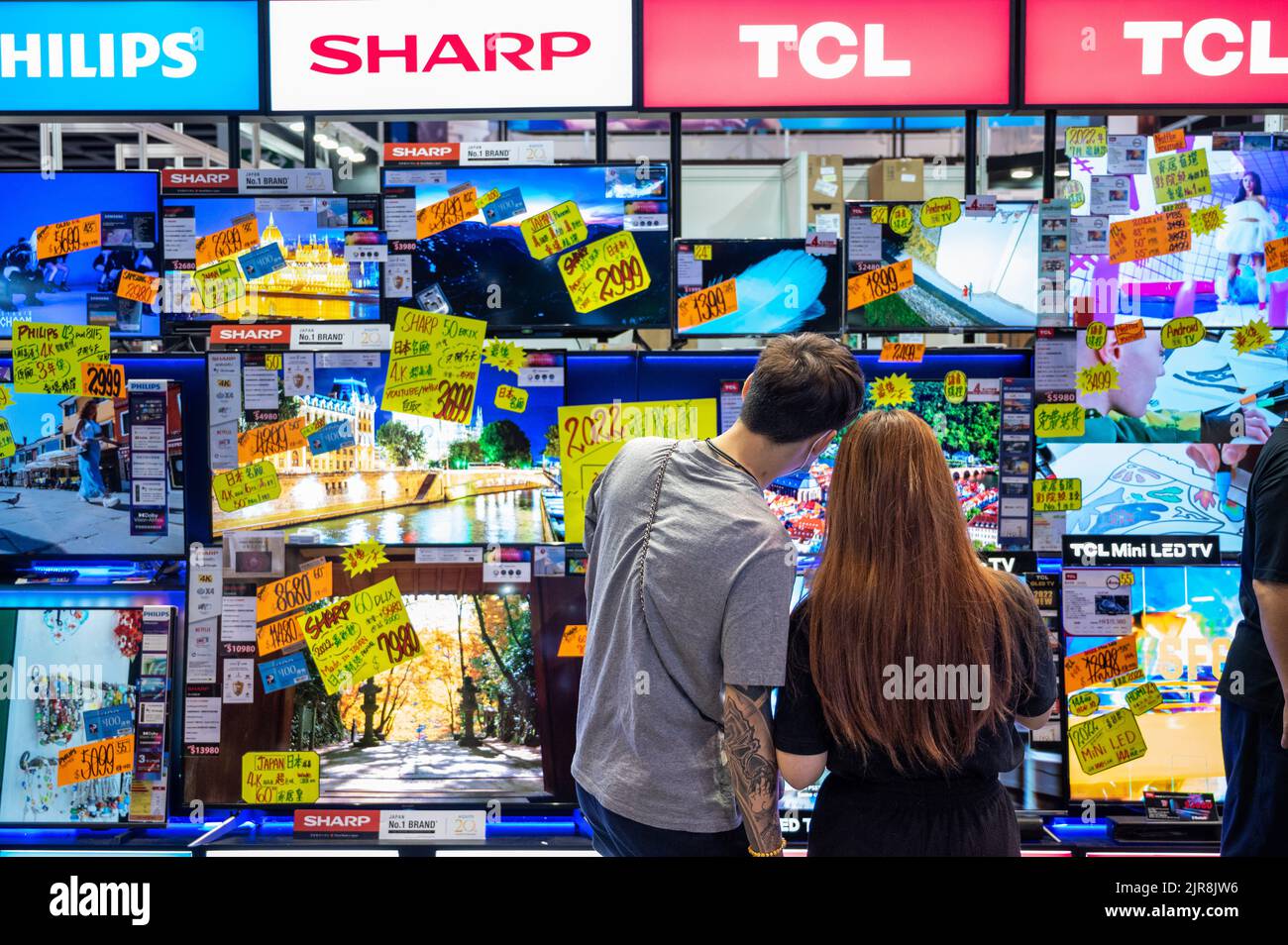 Hong Kong, China. 22nd Aug, 2022. A couple browses numerous discounted TV brands during the Hong Kong Computer and Communications Festival in Hong Kong. Credit: SOPA Images Limited/Alamy Live News Stock Photo