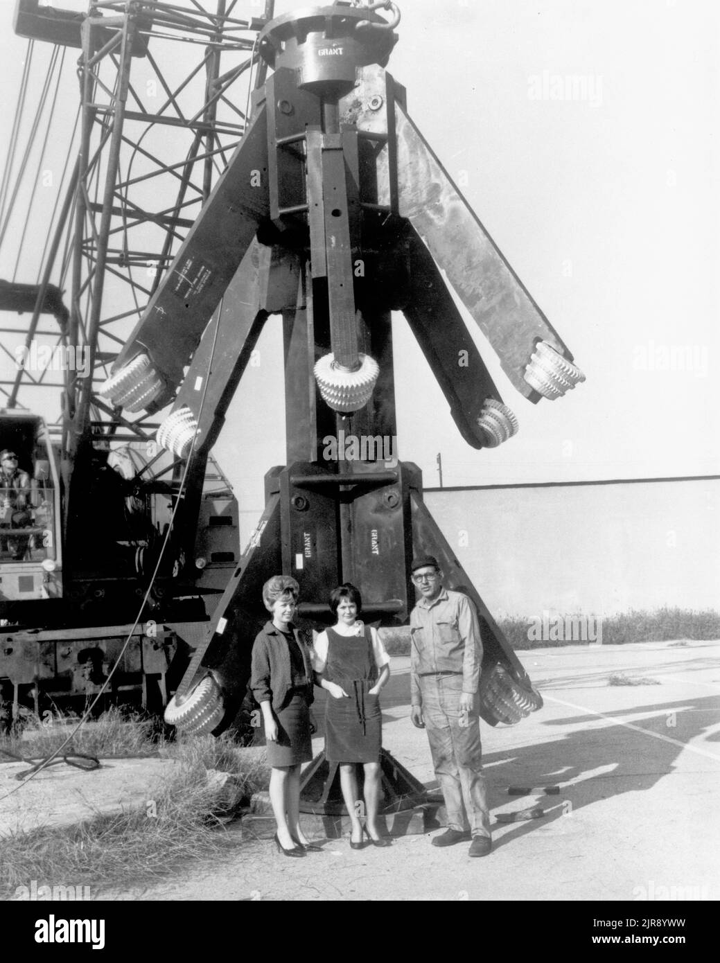 Су-34 в бутурлиновке. Бокс для велосипеда уличный. Капустин яр ракета р1 18. Пульт управления boeing. Short 360.