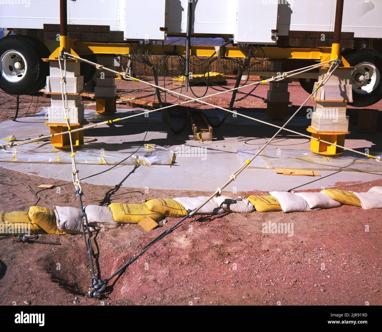 A740584 U2AX PORTMANTAU TRAILER SHOCKMOUNTING LEO BRADY (Project ...