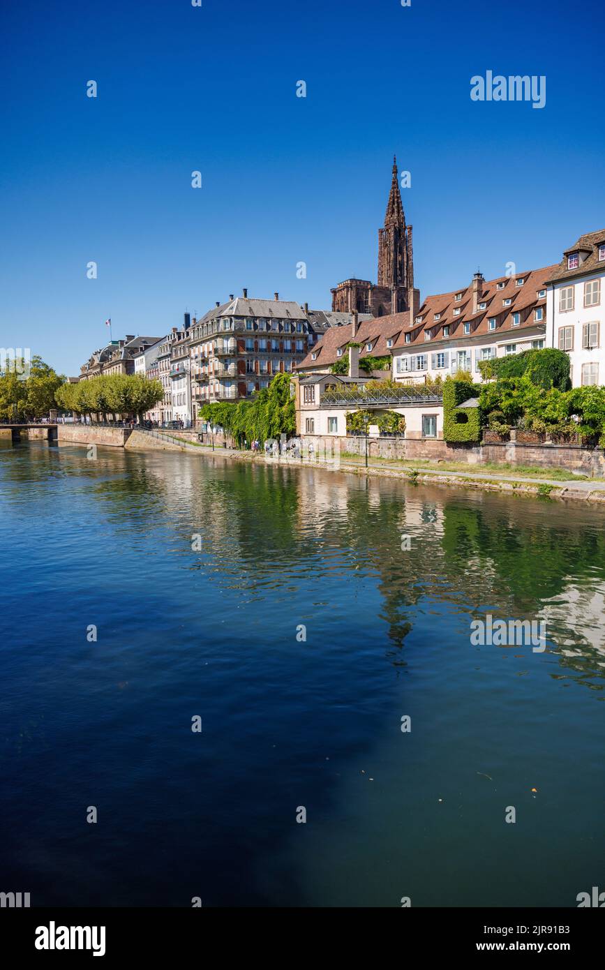 Strasbourg Cathedral (Cathédrale Notre-Dame de Strasbourg) and Ill in Alsace Stock Photo