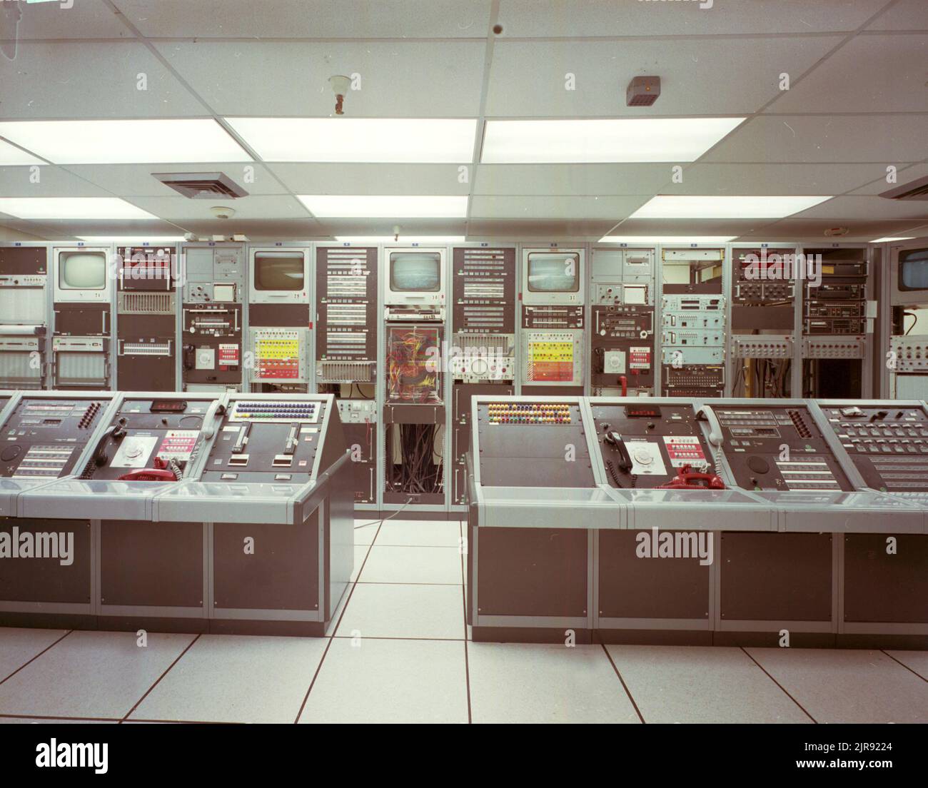 Leo labs hi-res stock photography and images - Alamy