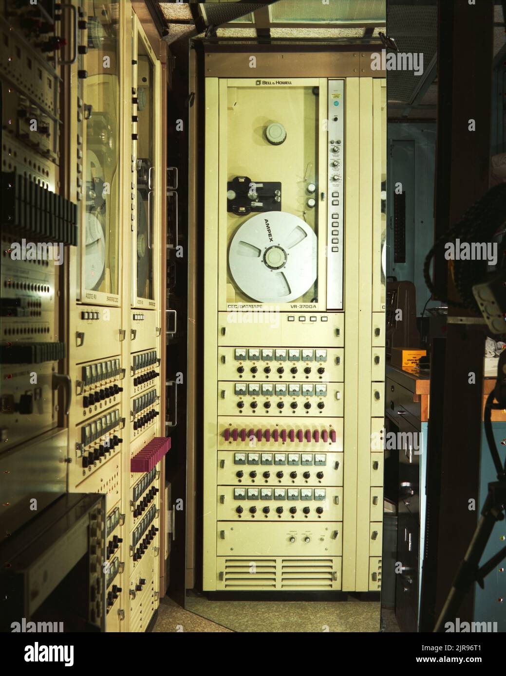 Nuclear Instrument Rack Nuclear energy data center hi-res stock photography and images - Alamy