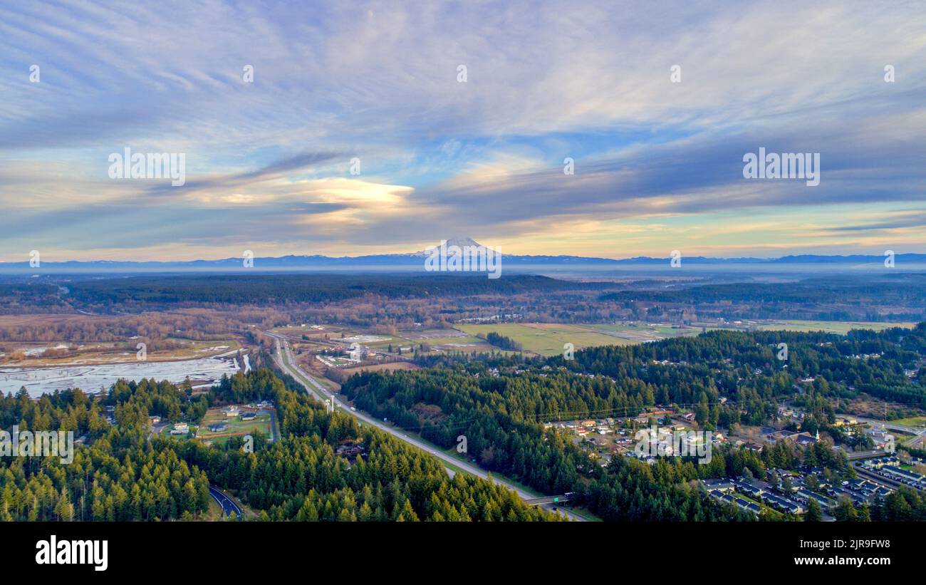 Mount Rainier visible from above Lacey, Washington Stock Photo Alamy