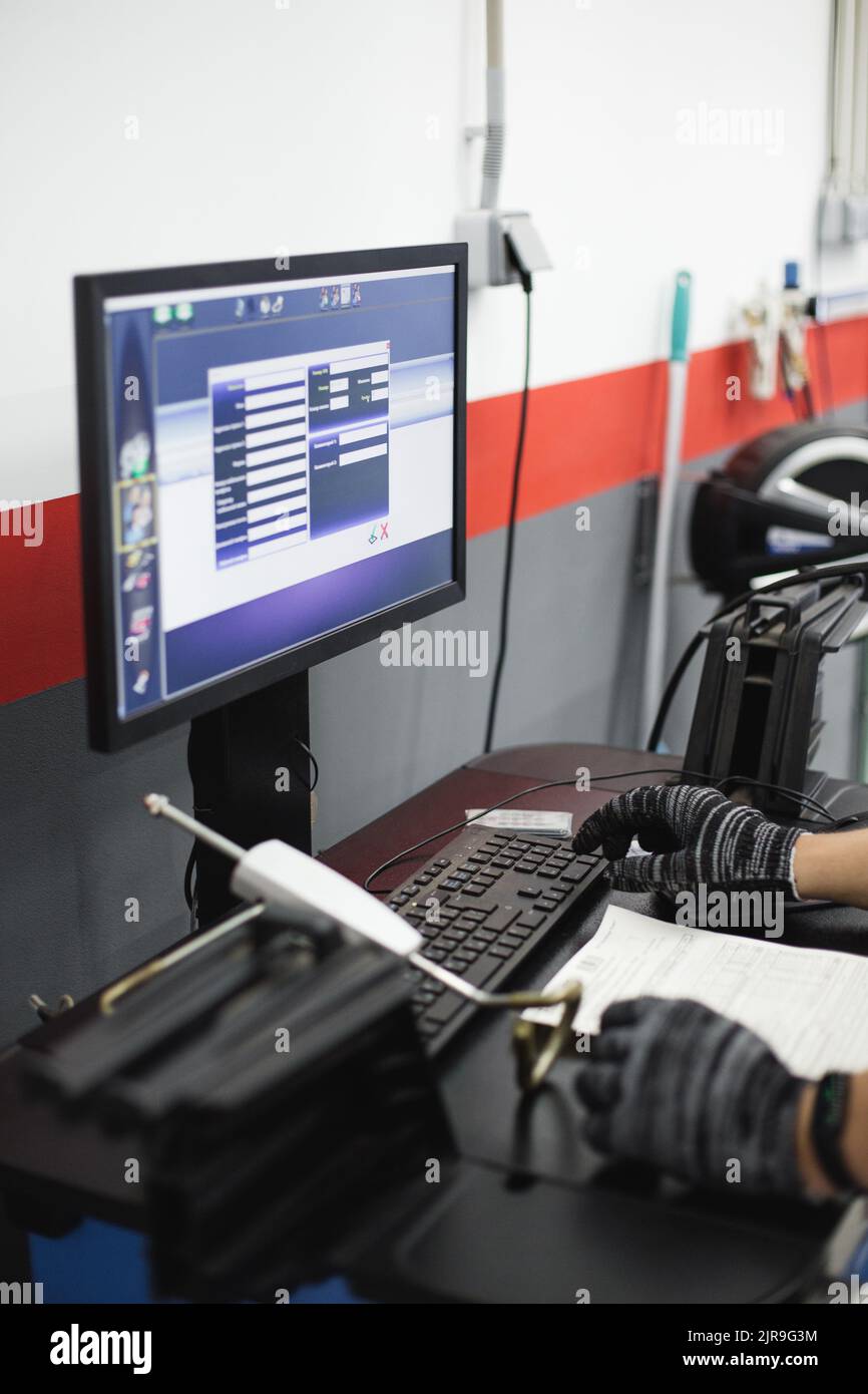 Manager using desktop computer hi-res stock photography and images - Alamy