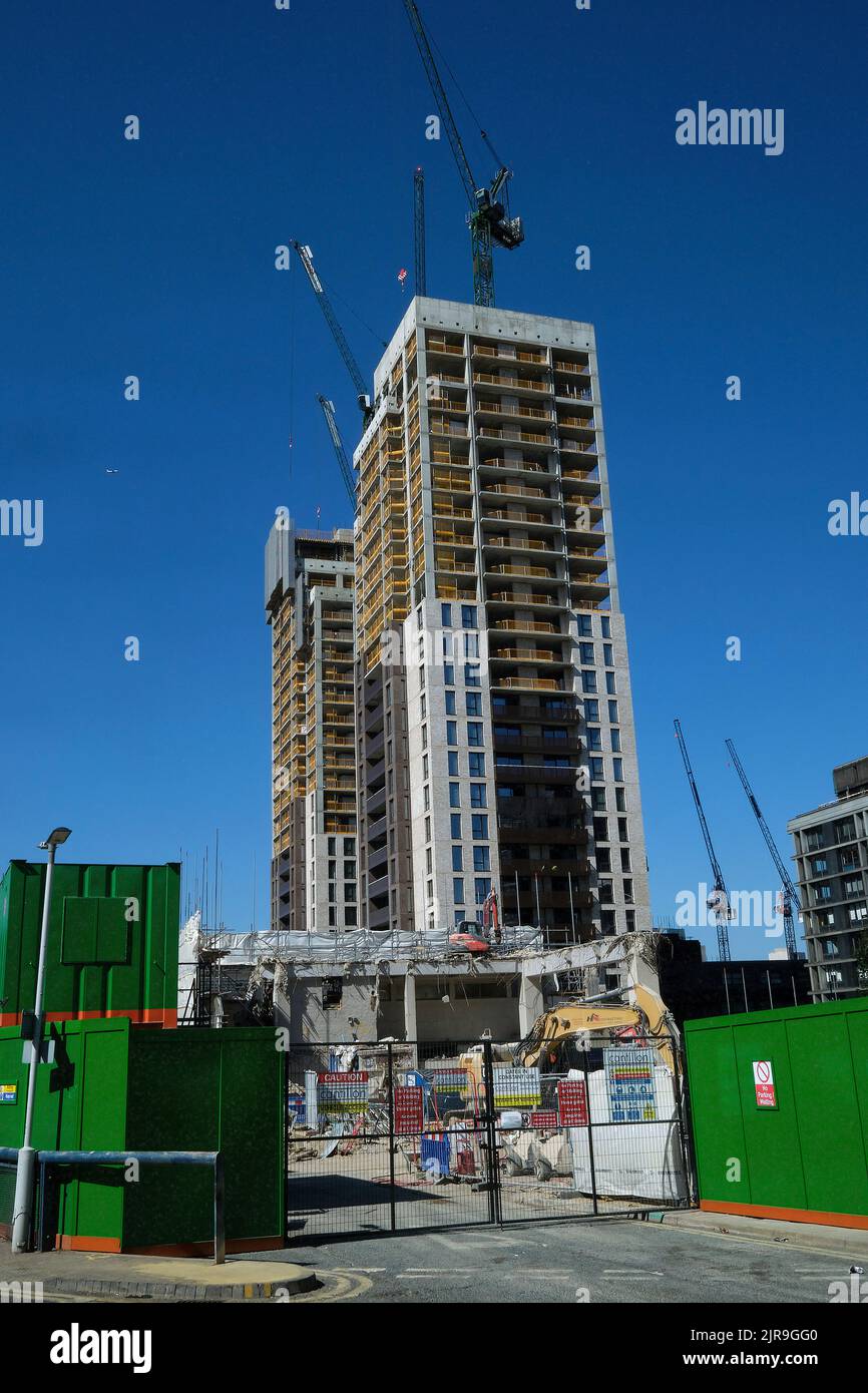 Construction of apartments by East Croydon South London Stock Photo
