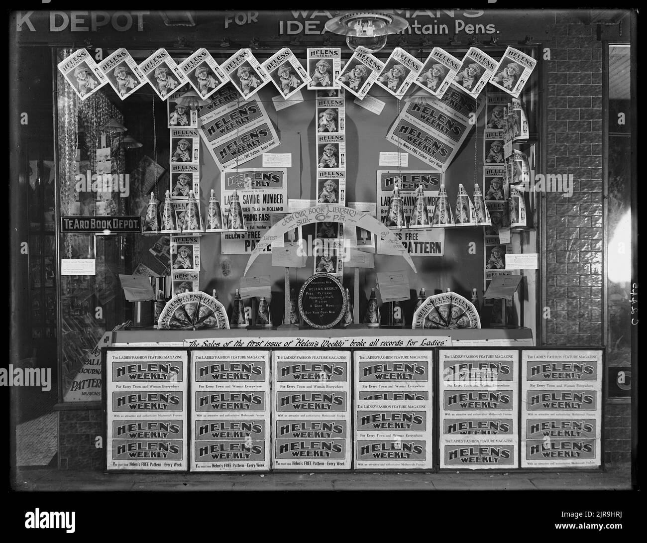 Te Aro Book Depot, 1927, by Gordon Burt, Gordon H. Burt Ltd Stock Photo Alamy