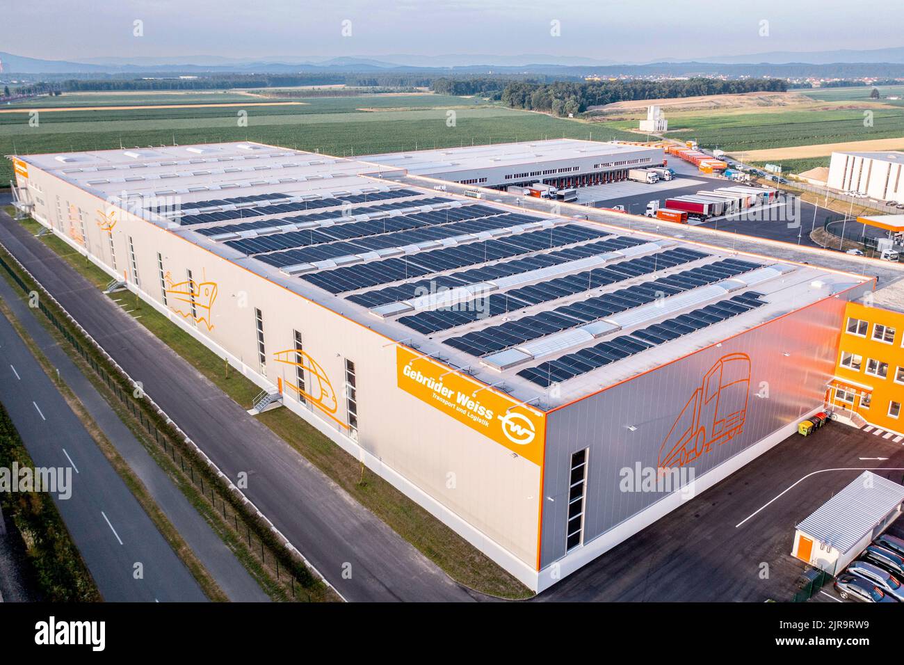 New logistics center hi-res stock photography and images - Alamy