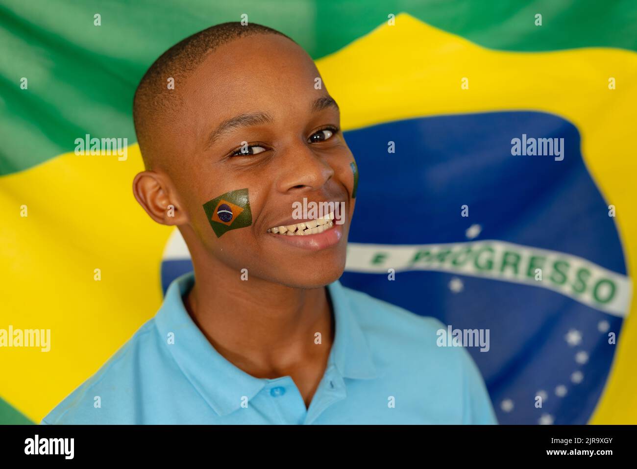 Teenager face portrait smiling hi-res stock photography and images - Alamy